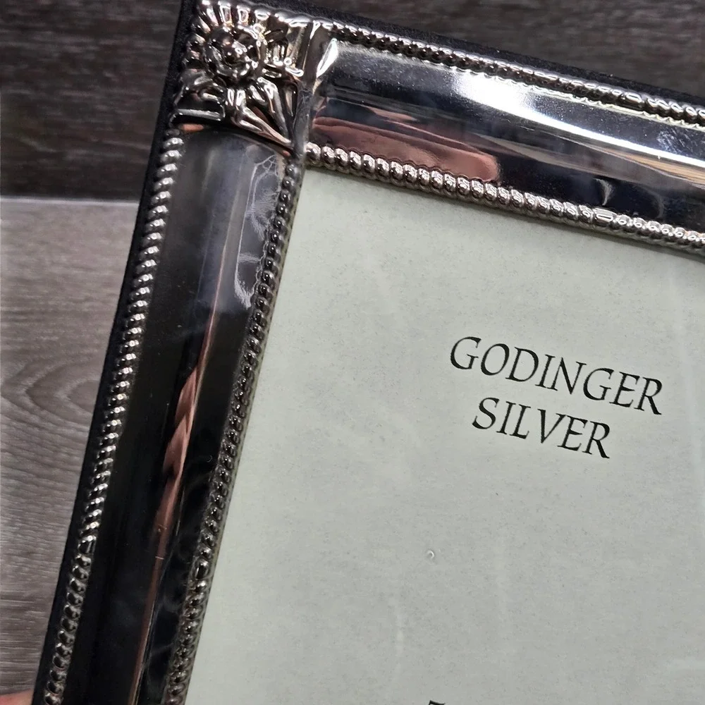 Godinger Silver Plated 5x7 Picture Photo Frame Beaded Trim Edge Floral Corner
